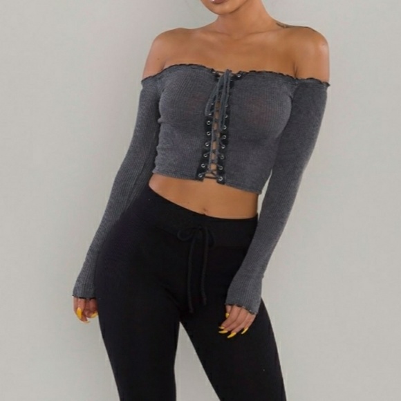 MK Boutique Tops - 🆕️Long Sleeve Laced Up Crop Top